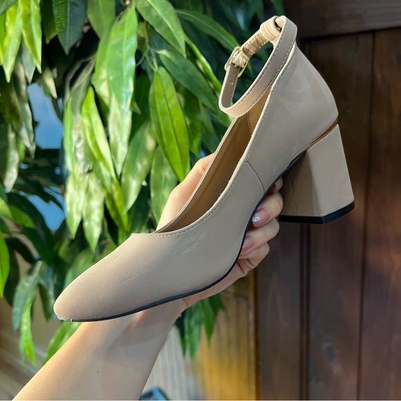 Neutral Tan Beige Cream Gold Round Toe Ankle Strap Block Heels - Picture 4 of 6